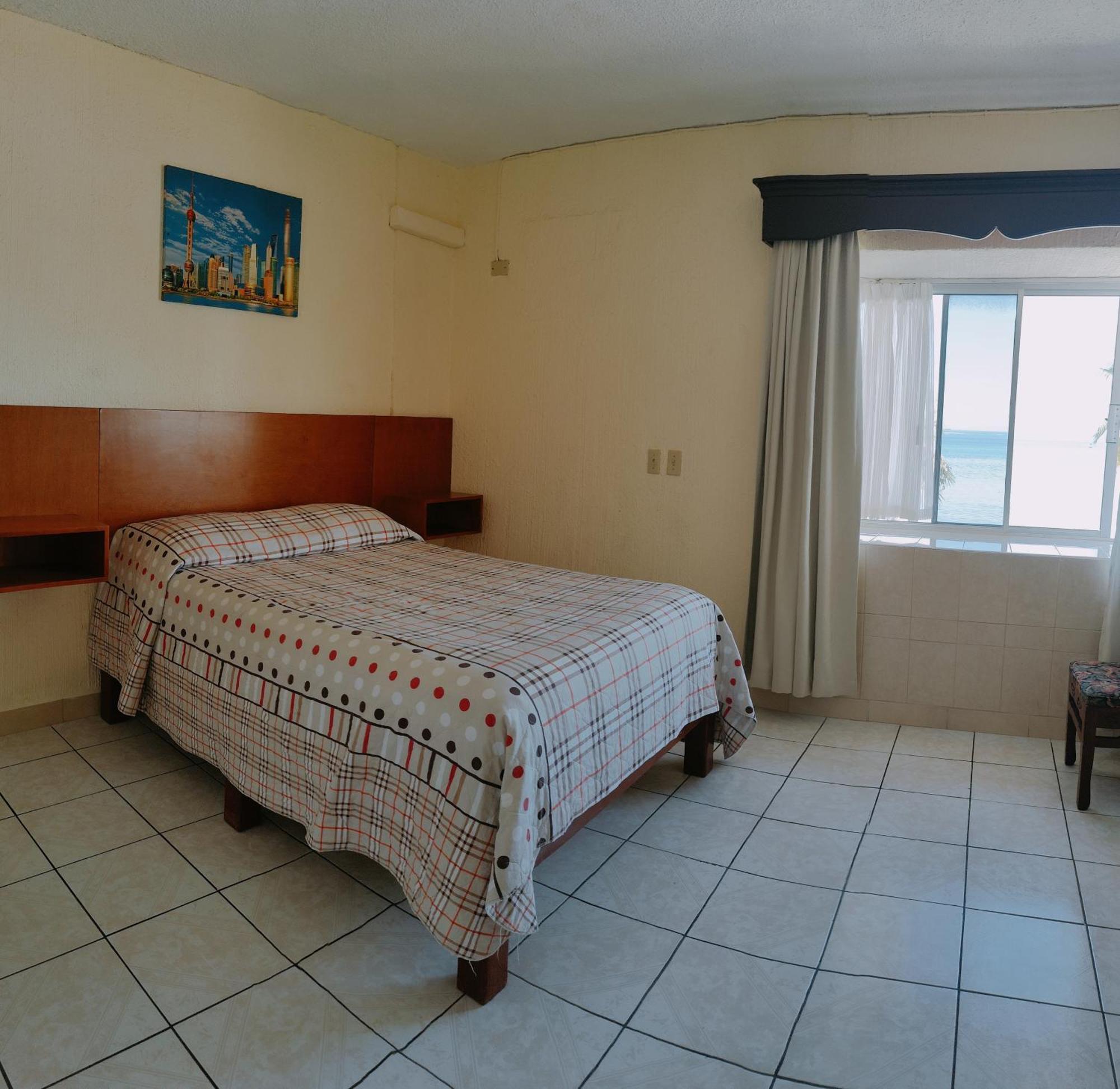 لاباز Hotel Pekin الغرفة الصورة